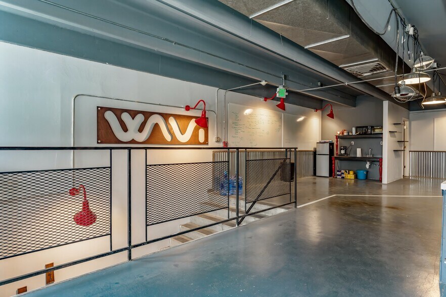 More Photos Of 3535 S Irving St, Sheridan Warehouse For Lease