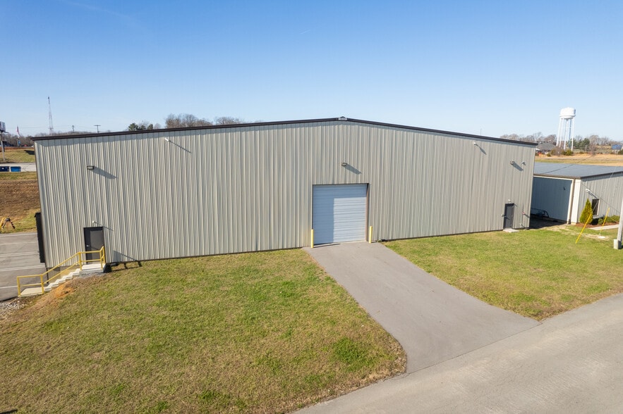 More Photos Of 252 Commerce Dr, Tompkinsville Warehouse For Sale