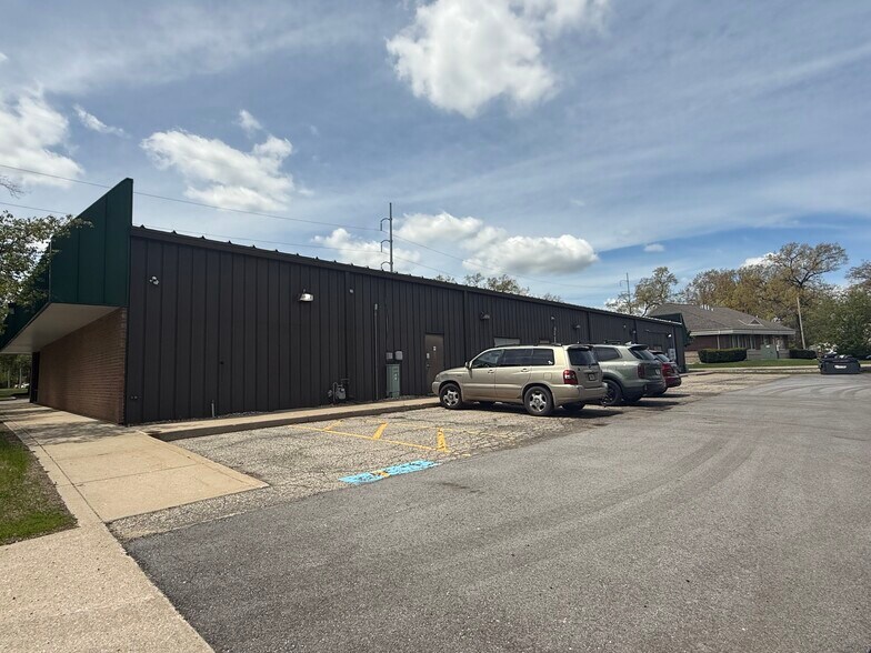 More Photos Of 3310 Hickory Rd, Mishawaka Office For Sale