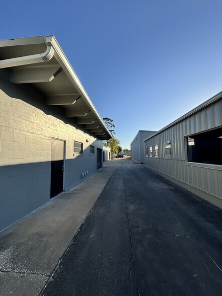 More Photos Of 515 Carswell Ave, Daytona Beach Showroom For Lease