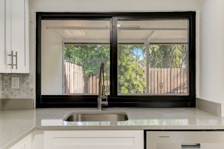 More Photos Of 2121 NE 51st Ct, Fort Lauderdale Apartments For Sale