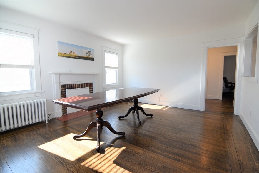 More Photos Of 460 E Main Rd, Middletown Medical For Sale