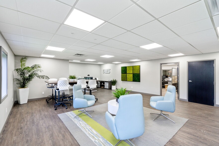 More Photos Of 3312 Gilmore Industrial Blvd, Louisville Warehouse For Lease