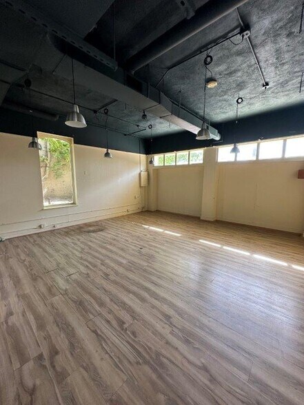 More Photos Of 1 W Main St, Richmond Office For Sale