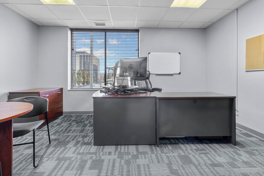 More Photos Of 12-18 N Delaware St, Indianapolis Office For Sale