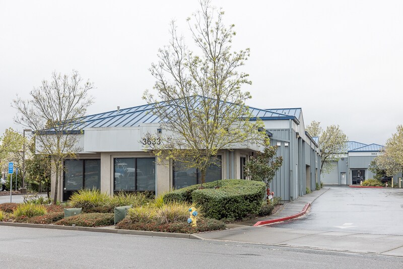 More Photos Of 3633 Regional Pky, Santa Rosa Warehouse For Lease
