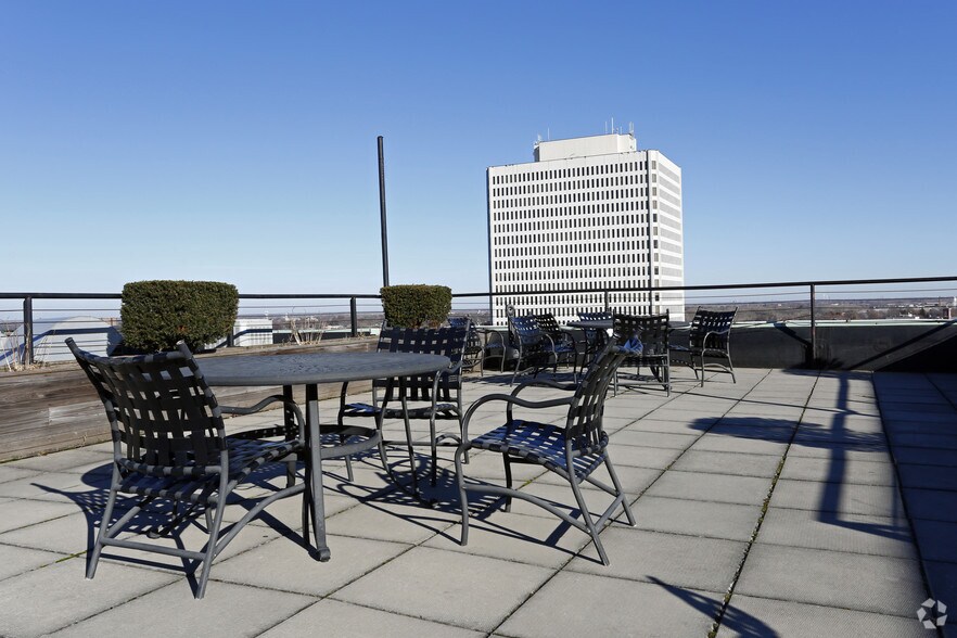 More Photos Of 513 Adams St, Toledo Apartments For Lease