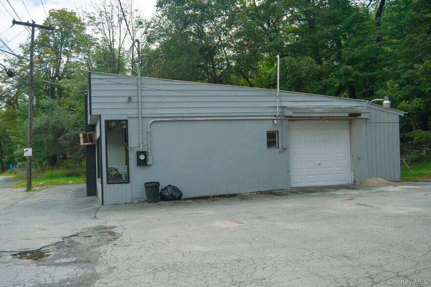 More Photos Of 107 Jefferson St, Monticello Storefront Retail Residential For Sale