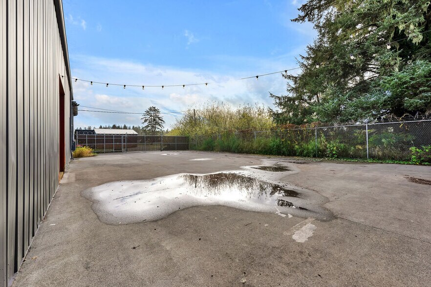More Photos Of 1425 SE 9th St, Warrenton Warehouse For Sale