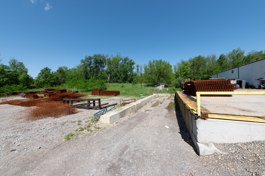 More Photos Of 714 Braddock View Dr, Mount Braddock Warehouse For Lease