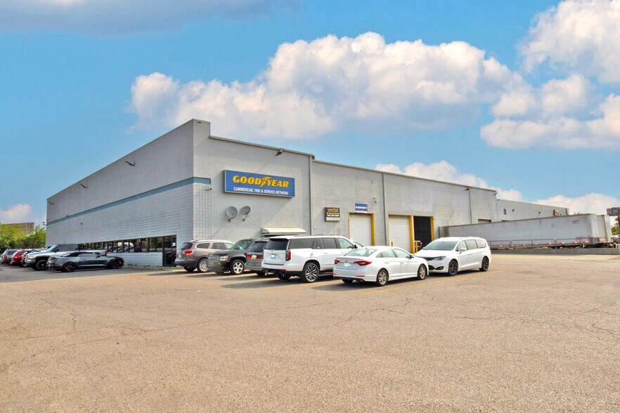 Primary Photo Of 10421 Ford Rd, Dearborn Warehouse For Lease