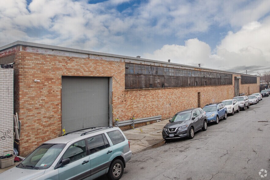 More Photos Of 625 Wortman Ave, Brooklyn Distribution For Sale