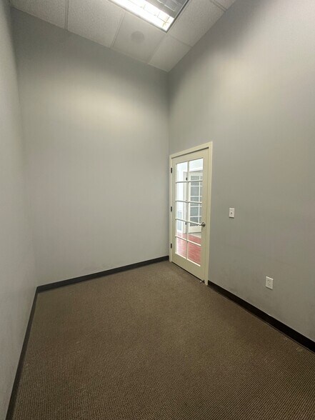 More Photos Of 501-525 E Hamilton Ave, Campbell Unknown For Lease