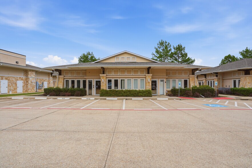 Primary Photo Of 8845 Davis Blvd, Keller Medical For Sale