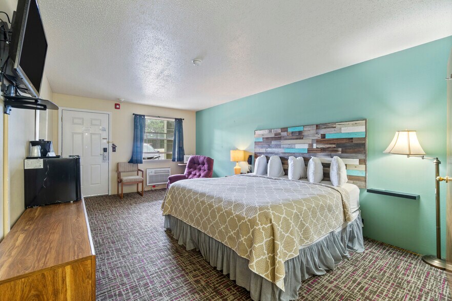 More Photos Of 3031 E Van Buren, Eureka Springs Hotel For Sale