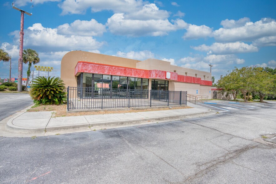More Photos Of 1197 Lakes Blvd, Lake Park Fast Food For Lease