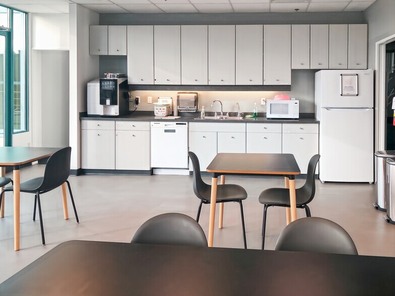 More Photos Of 13353 Commerce Pky, Richmond Coworking Space