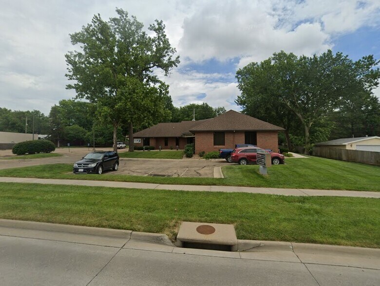 More Photos Of 1020 SW Fairlawn Rd, Topeka Medical For Sale