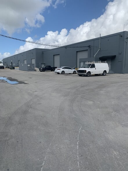 More Photos Of 1011 NW 6th St, Homestead Warehouse For Lease