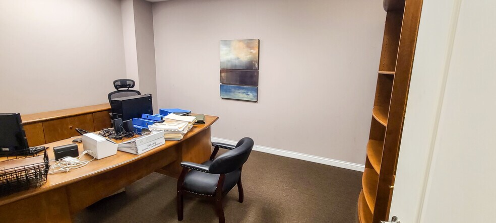 More Photos Of 553 Centre View Blvd, Crestview Hills Medical For Sale