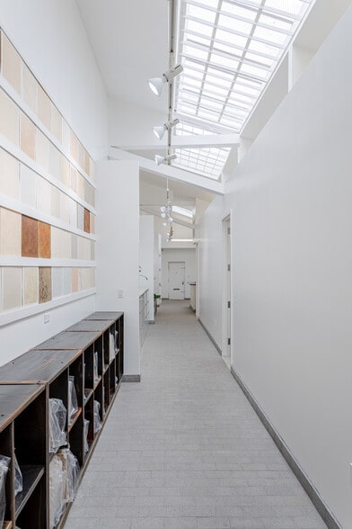 More Photos Of 234 Russell St, Brooklyn Showroom For Lease