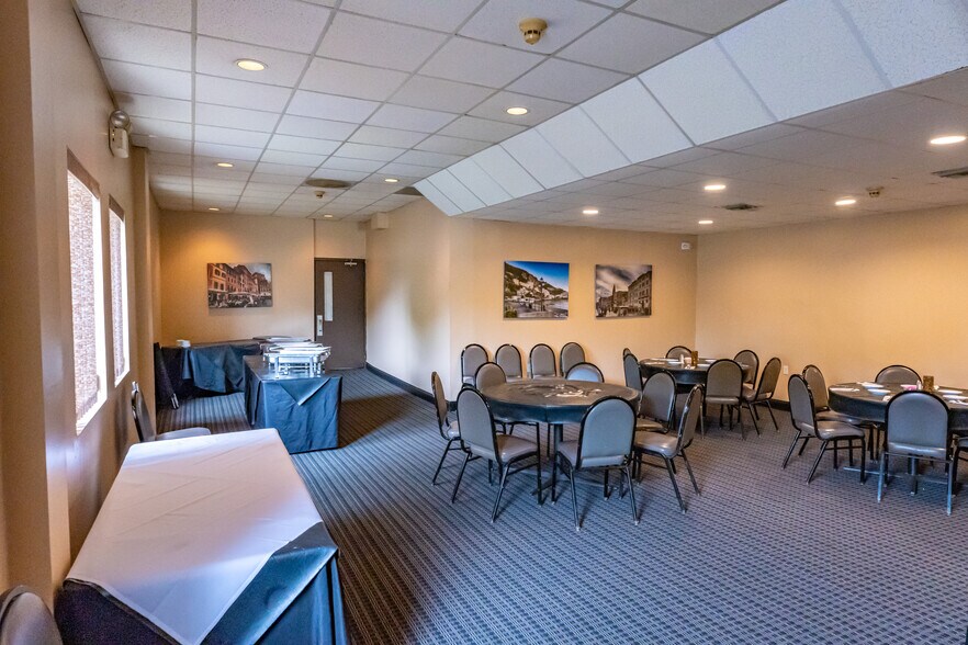 More Photos Of 1617 Banksville Rd, Pittsburgh Restaurant For Sale