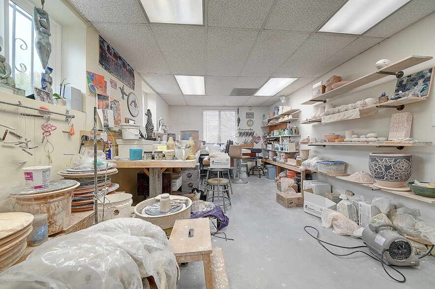 More Photos Of 2715 E 56th St, Long Beach Office For Sale