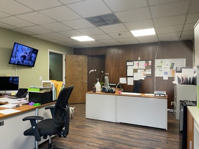 More Photos Of 1109 25th St, West Palm Beach Light Distribution For Lease