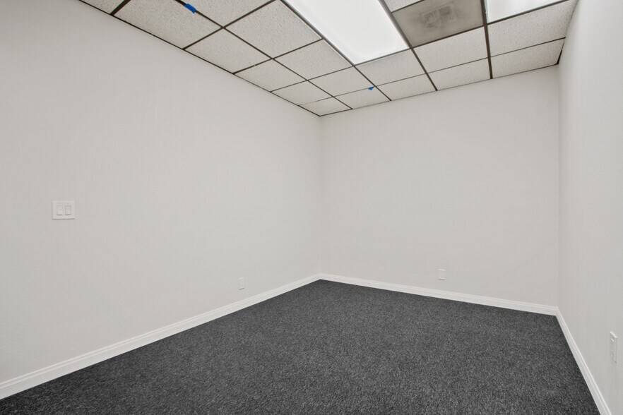 More Photos Of 1911 Carnegie Ave, Santa Ana Warehouse For Lease