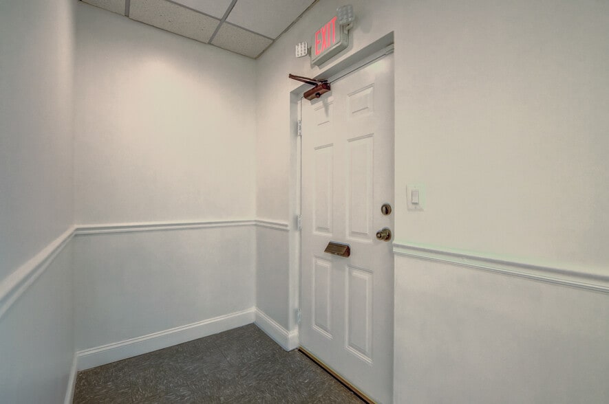 More Photos Of 4609 Pinecrest Office Park Dr, Alexandria Medical For Sale