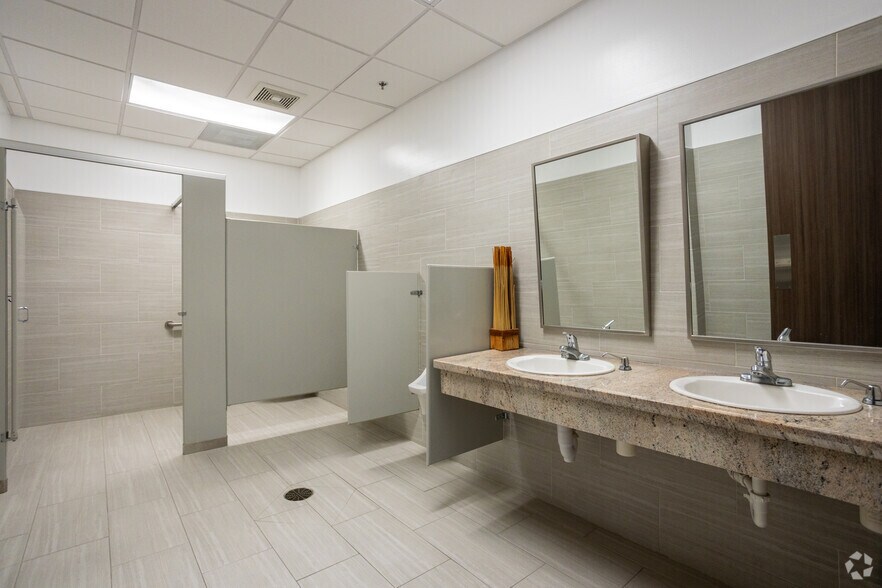 More Photos Of 26310 Oak Ridge Dr, Spring Medical For Lease