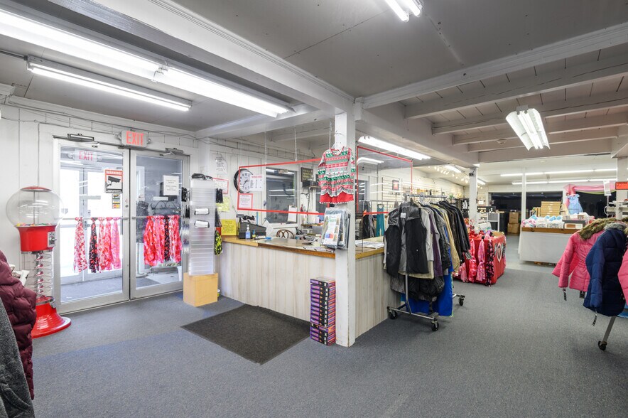 More Photos Of 34 Lafayette Rd, Hampton Falls Freestanding For Sale