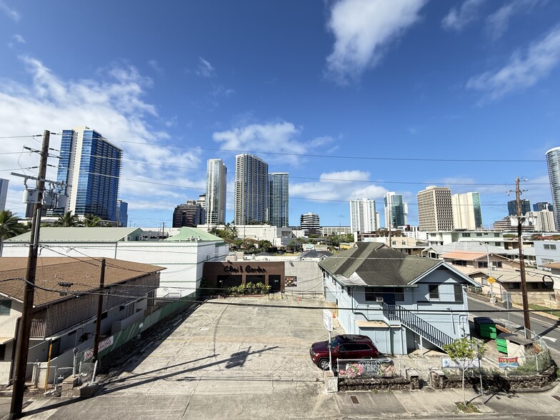 More Photos Of 1303 Rycroft St, Honolulu Restaurant For Lease