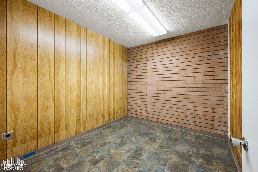 More Photos Of 45585 Commerce St, Indio Warehouse For Sale