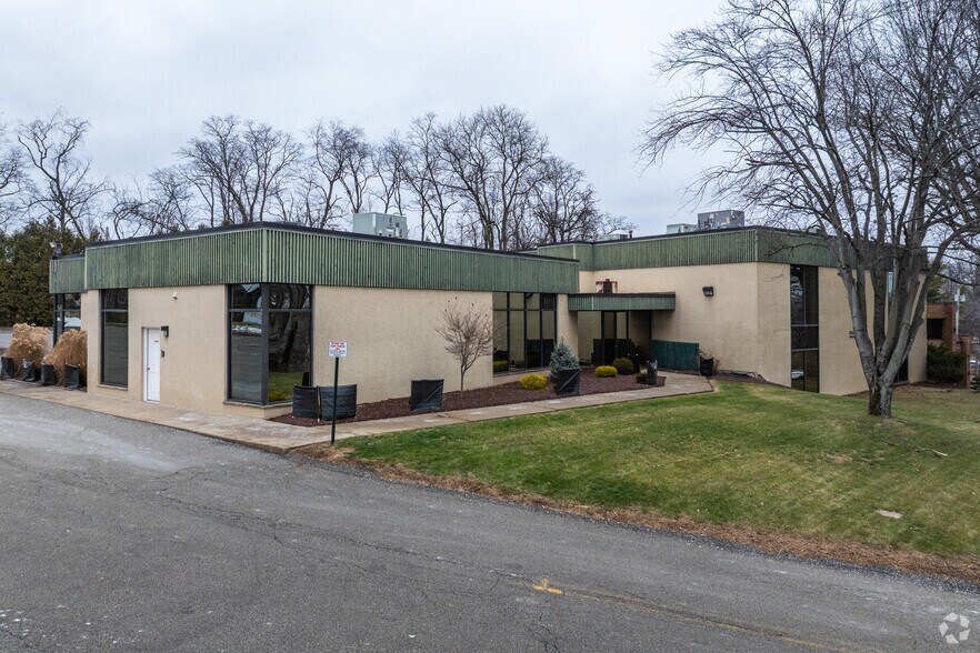 Primary Photo Of 4880 Library Rd, Bethel Park Medical For Lease
