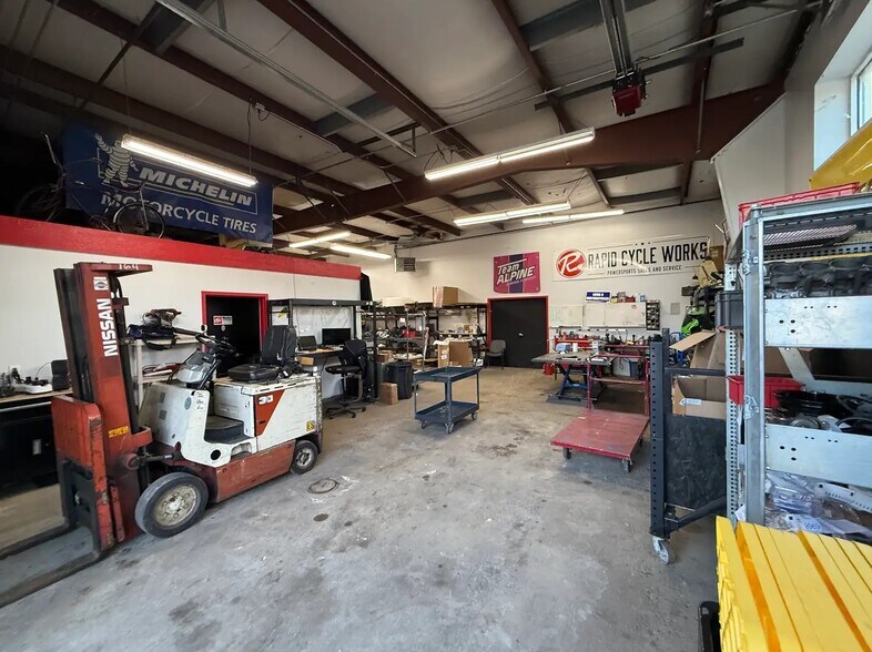 More Photos Of 5588 W River Dr, Comstock Park Manufacturing For Lease