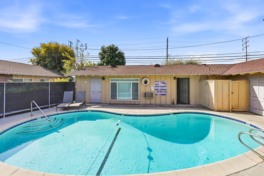 More Photos Of 3221 W Ball Rd, Anaheim Apartments For Sale