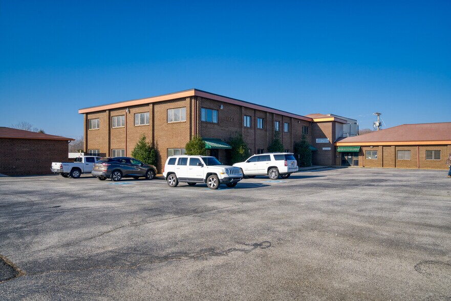 More Photos Of 1221 S Willow Ave, Cookeville Office Residential For Sale