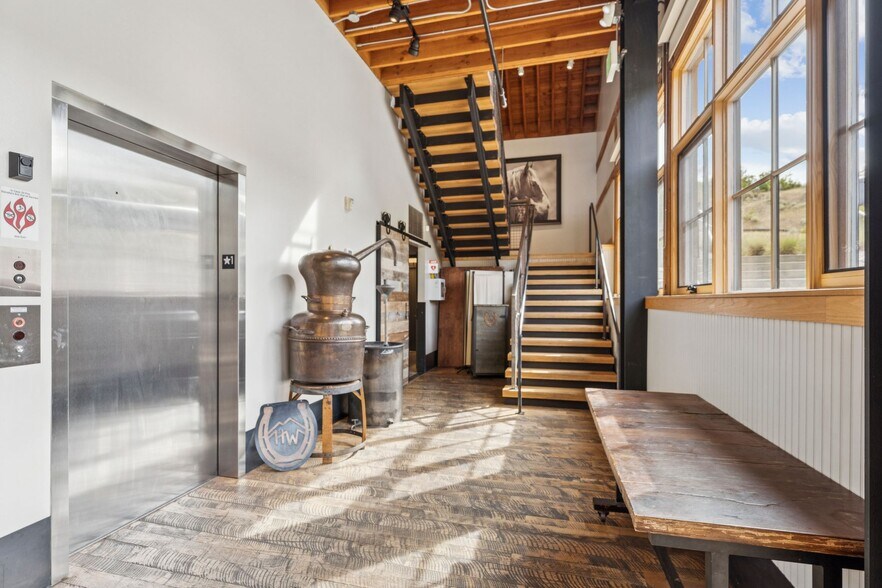 More Photos Of 27649 Old Lincoln Highway, Wanship Freestanding For Sale