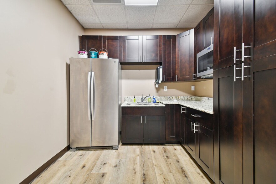 More Photos Of 6740 Crosswinds Dr, Saint Petersburg Coworking Space