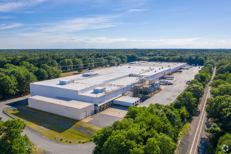 More Photos Of 380 S Worcester St, Norton Warehouse For Lease