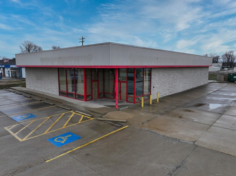 More Photos Of 1575 Hart St, Vincennes Freestanding For Sale