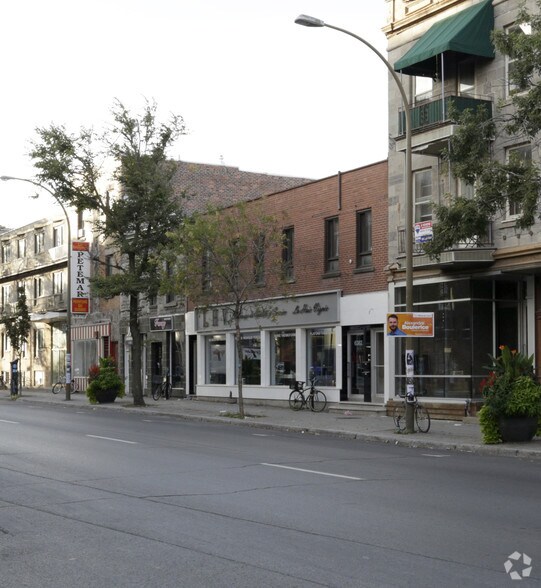 Primary Photo Of 6382-6392 Boul Saint Laurent, Montréal Storefront Retail Office For Sale