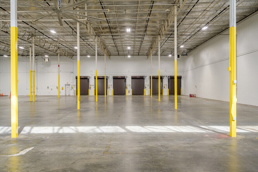 More Photos Of 1480 Bells Ferry Rd, Marietta Warehouse For Lease