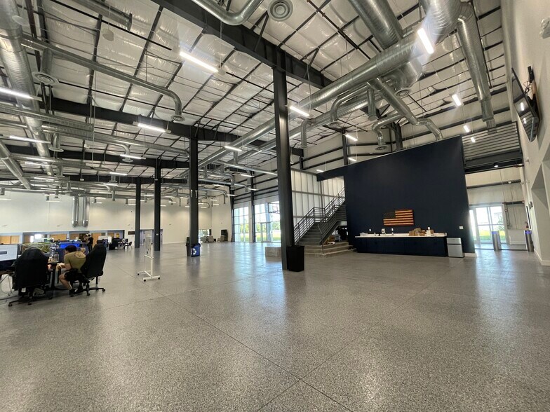 More Photos Of 195 Triple Diamond Blvd, North Venice Research And Development For Lease