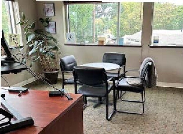 More Photos Of 698 12th St SE, Salem Office For Lease