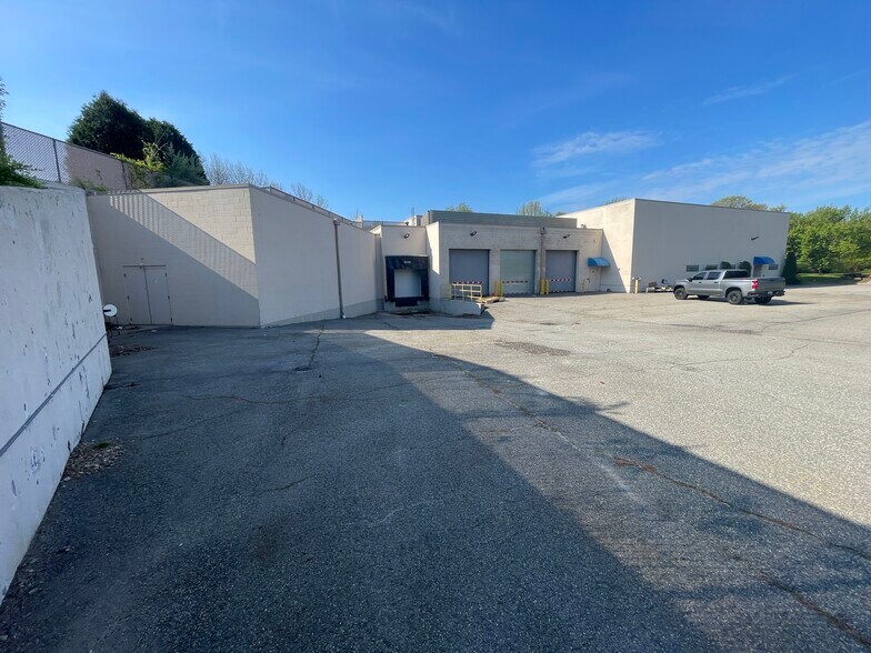 More Photos Of 24 Snake Hill Rd, North Scituate Manufacturing For Lease