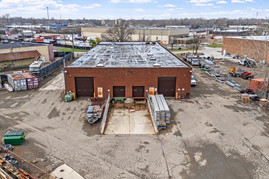 More Photos Of 24400 Capitol St, Redford Township Manufacturing For Sale