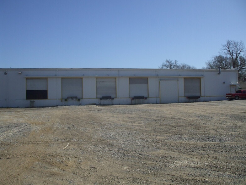 More Photos Of 105 S Missouri St, Jackson Warehouse For Lease
