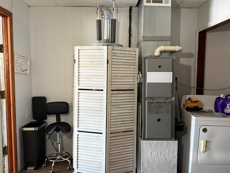 More Photos Of 346 N Main St, New Martinsville General Retail For Sale